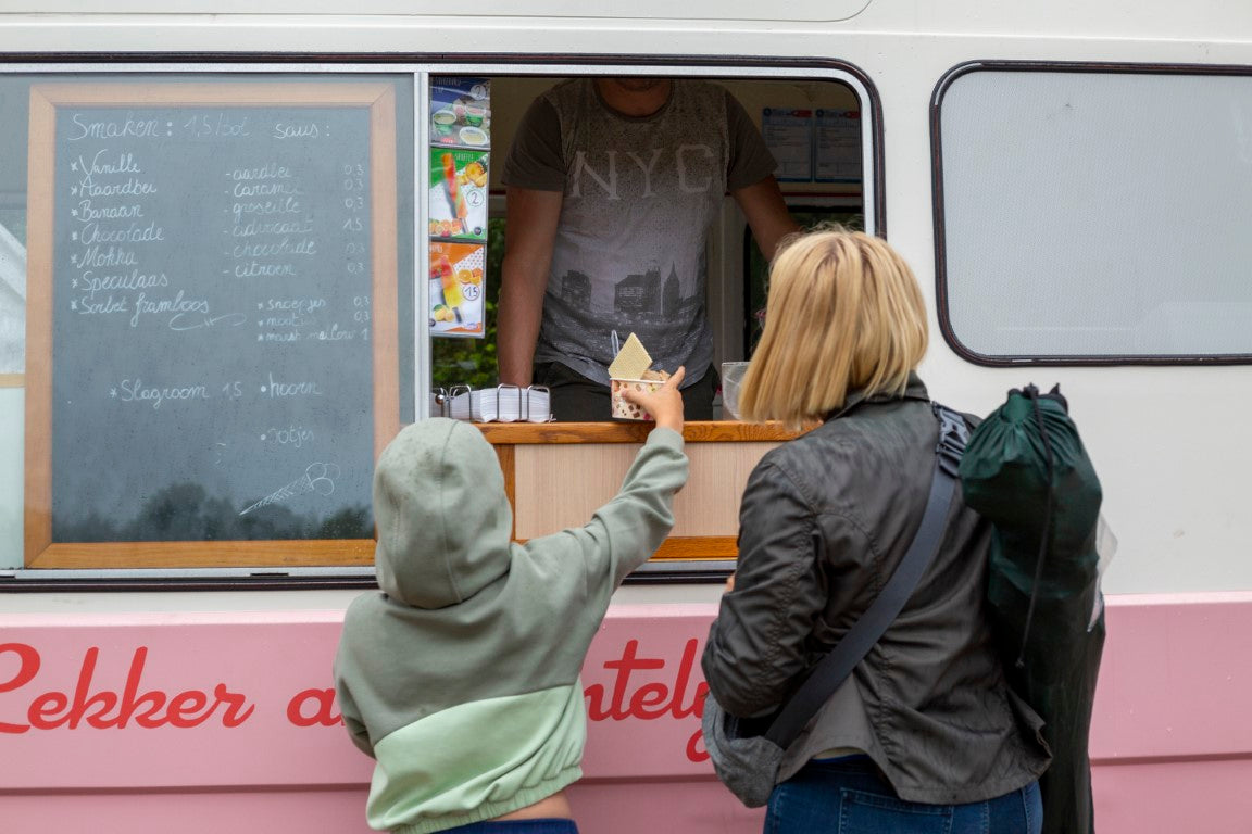 Dikkies Cremke - de lekkerste ijsjes in de buurt van Beerse met ijscoupes voor jong en oud. Ook honden welkom. Wandelaars kunnen bij Dikkies genieten van ijscrème, sangria's, appelgebak, warme wafels, wijnen, bieren, frisdranken en cocktails. Ook ijstaarten op bestelling beschikbaar. Of huur onze ijskar voor uw event!