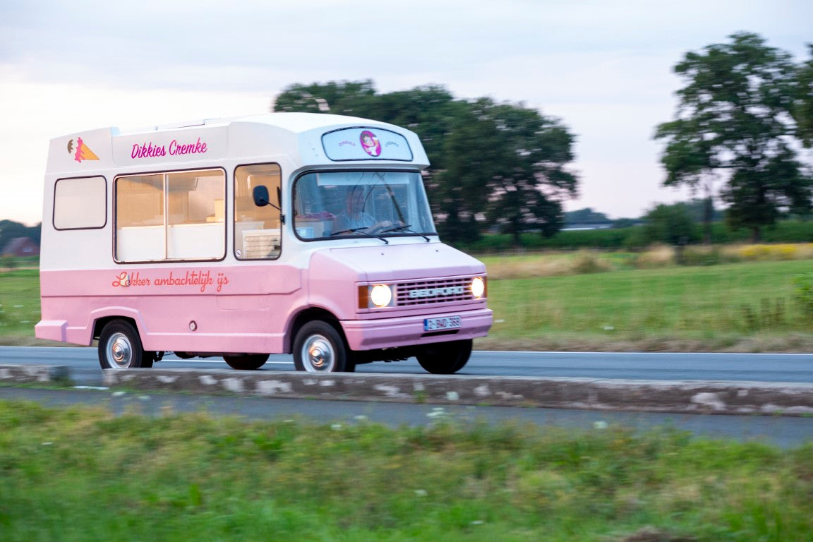 Dikkies Cremke - de lekkerste ijsjes in de buurt van Beerse met ijscoupes voor jong en oud. Ook honden welkom. Wandelaars kunnen bij Dikkies genieten van ijscrème, sangria's, appelgebak, warme wafels, wijnen, bieren, frisdranken en cocktails. Ook ijstaarten op bestelling beschikbaar. Of huur onze ijskar voor uw event!