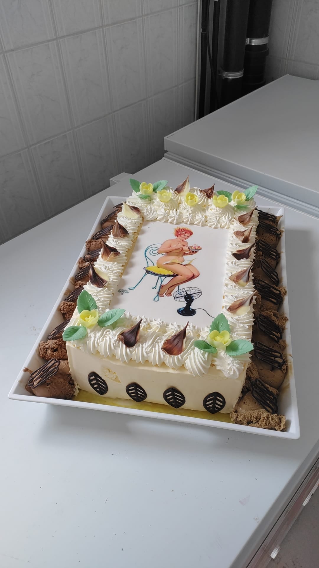 Dikkies Cremke - de lekkerste ijsjes in de buurt van Beerse met ijscoupes voor jong en oud. Ook honden welkom. Wandelaars kunnen bij Dikkies genieten van ijscrème, sangria's, appelgebak, warme wafels, wijnen, bieren, frisdranken en cocktails. Ook ijstaarten op bestelling beschikbaar. Of huur onze ijskar voor uw event!