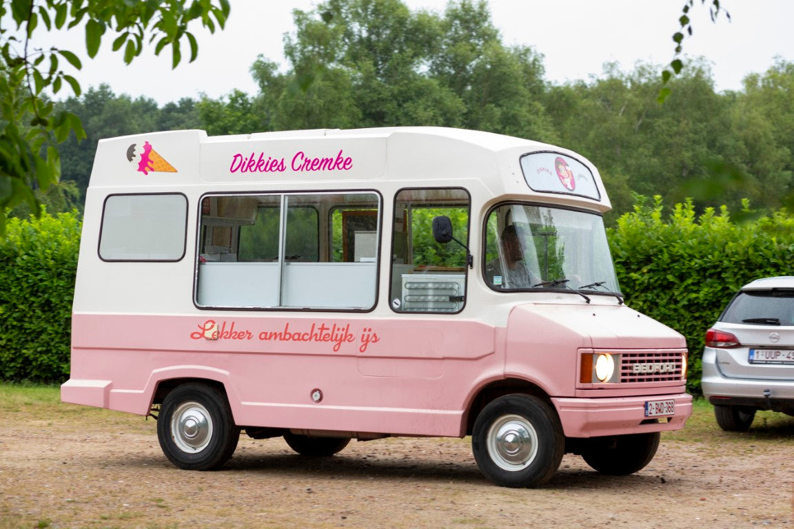 Dikkies Cremke - de lekkerste ijsjes in de buurt van Beerse met ijscoupes voor jong en oud. Ook honden welkom. Wandelaars kunnen bij Dikkies genieten van ijscrème, sangria's, appelgebak, warme wafels, wijnen, bieren, frisdranken en cocktails. Ook ijstaarten op bestelling beschikbaar. Of huur onze ijskar voor uw event!