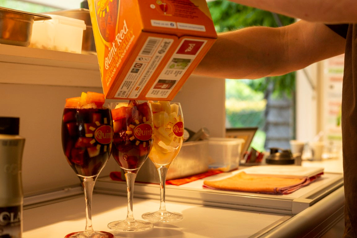 Dikkies Cremke - de lekkerste ijsjes in de buurt van Beerse met ijscoupes voor jong en oud. Ook honden welkom. Wandelaars kunnen bij Dikkies genieten van ijscrème, sangria's, appelgebak, warme wafels, wijnen, bieren, frisdranken en cocktails. Ook ijstaarten op bestelling beschikbaar. Of huur onze ijskar voor uw event!