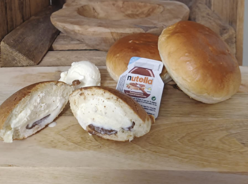 Dikkies Cremke - de lekkerste ijsjes in de buurt van Beerse met ijscoupes voor jong en oud. Ook honden welkom. Wandelaars kunnen bij Dikkies genieten van ijscrème, sangria's, appelgebak, warme wafels, wijnen, bieren, frisdranken en cocktails. Ook ijstaarten op bestelling beschikbaar. Of huur onze ijskar voor uw event!